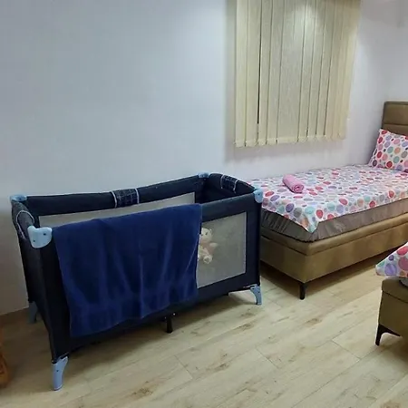 Berta - 101 Luxury - Free Private Secured Parking Apartment