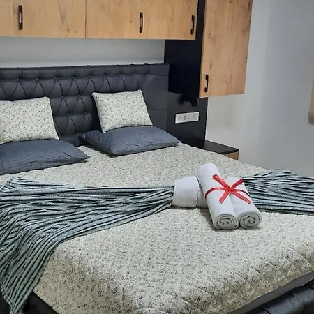 Berta - 101 Luxury - Free Private Secured Parking Apartment