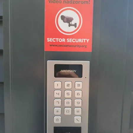 Berta - 101 Luxury - Free Private Secured Parking Apartment *