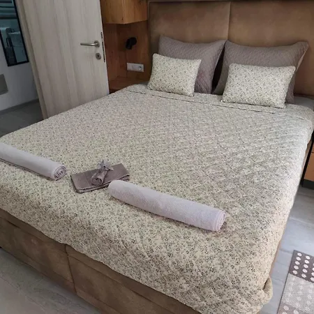 Апартаменты Berta - 302 Luxury - Free Private Secured Parking Тузла