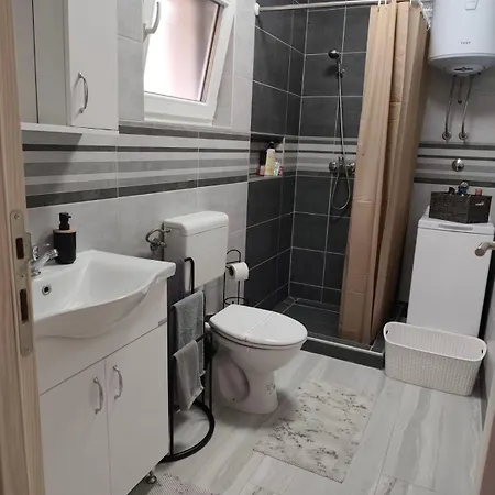 Berta - 302 Luxury - Free Private Secured Parking Tuzla