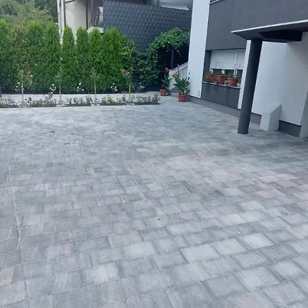 Apartment Berta - 302 Luxury - Free Private Secured Parking *