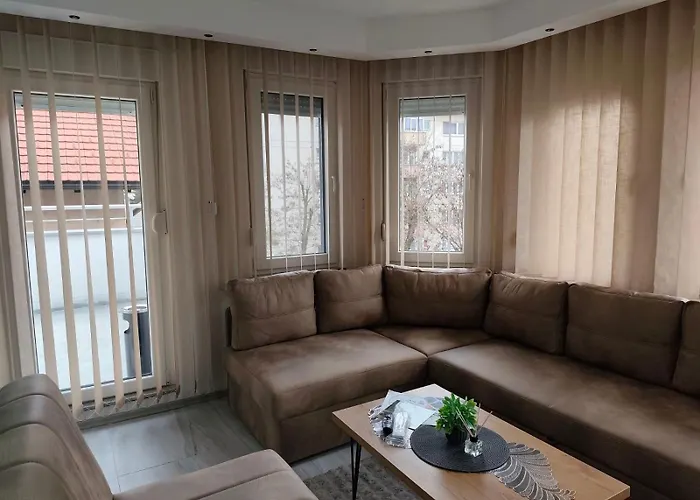 Berta - 302 Luxury - Free Private Secured Parking شقة توزلا