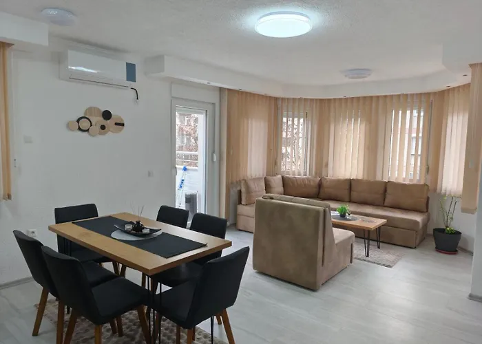 Berta - 302 Luxury - Free Private Secured Parking شقة توزلا