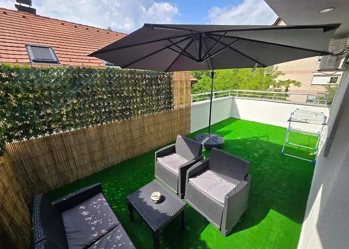 Berta - 302 Luxury - Free Private Secured Parking شقة