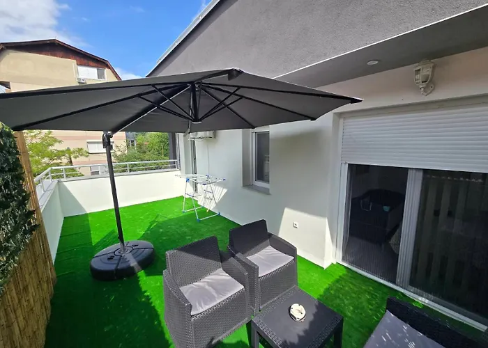 Berta - 302 Luxury - Free Private Secured Parking شقة *