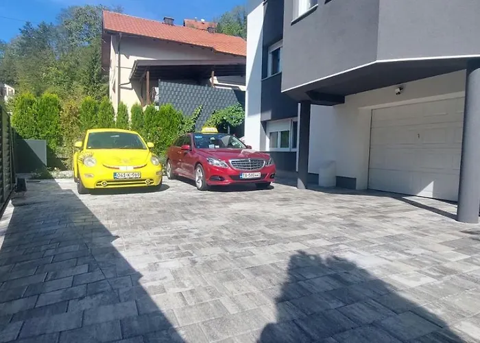 Berta - 302 Luxury - Free Private Secured Parking شقة توزلا